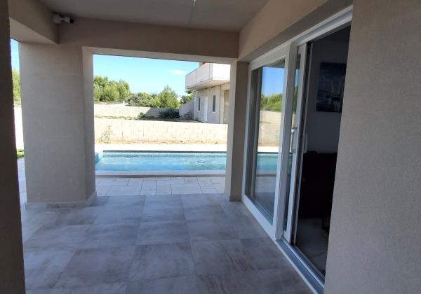 Chorvátsko : Nádherný dom s bazénom a panoramatickým výhľadom na more – Ostrov Vir!