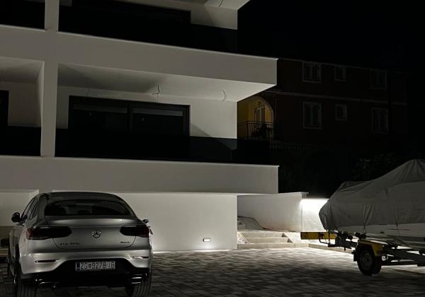 Chorvátsko - Novostavba apartmánu 100m od mora - Sveti Filip Jakov v ponuke len u Nás