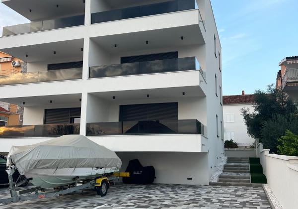 Chorvátsko - Novostavba apartmánu 100m od mora - Sveti Filip Jakov v ponuke len u Nás