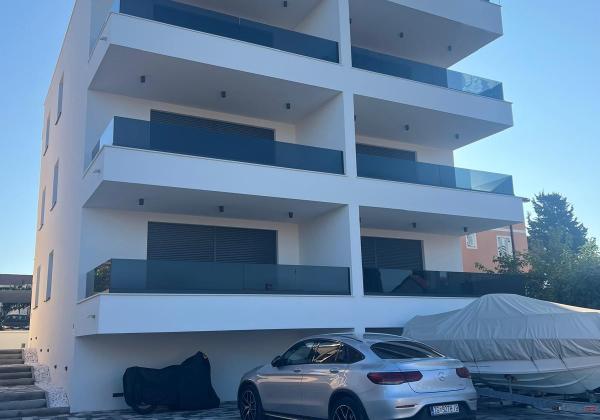 Chorvátsko - Novostavba apartmánu 100m od mora - Sveti Filip Jakov v ponuke len u Nás