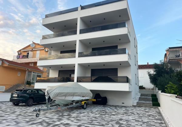 Chorvátsko - Novostavba apartmánu 100m od mora - Sveti Filip Jakov v ponuke len u Nás