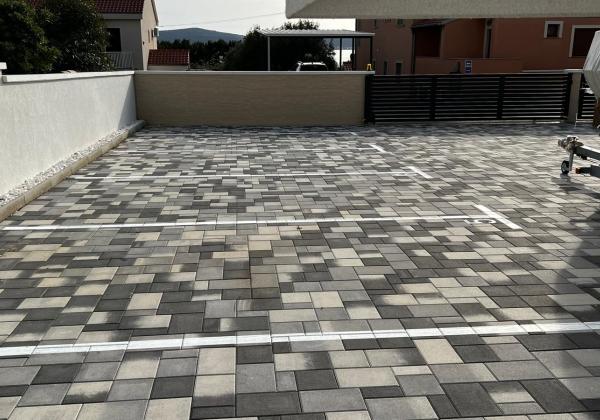 Chorvátsko - Novostavba apartmánu 100m od mora - Sveti Filip Jakov v ponuke len u Nás