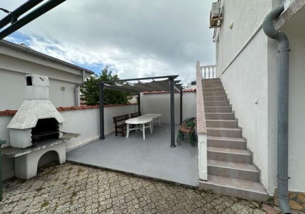 Chorvátsko, ostrov Vir -  Na predaj komplentne zariadený apartmán, len 30 m od mora!