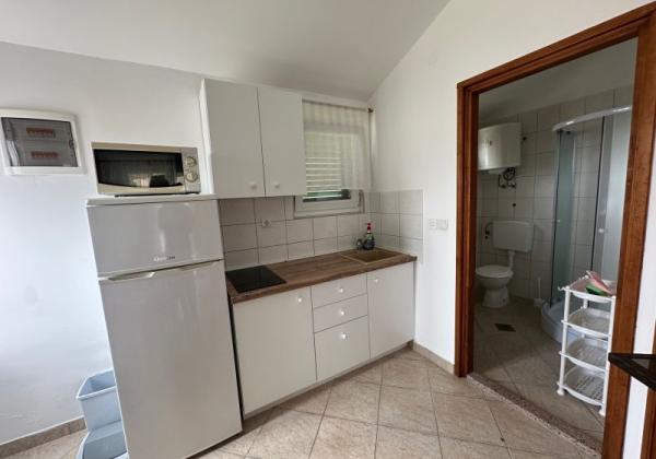 Chorvátsko, ostrov Vir -  Na predaj komplentne zariadený apartmán, len 30 m od mora!