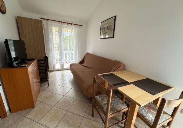 Chorvátsko, ostrov Vir -  Na predaj komplentne zariadený apartmán, len 30 m od mora!