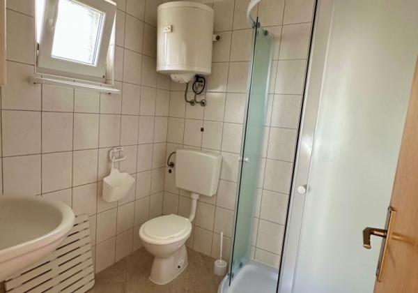 Chorvátsko, ostrov Vir -  Na predaj komplentne zariadený apartmán, len 30 m od mora!