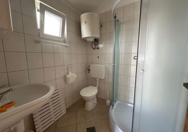 Chorvátsko, ostrov Vir -  Na predaj komplentne zariadený apartmán, len 30 m od mora!