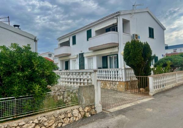 Chorvátsko, ostrov Vir -  Na predaj komplentne zariadený apartmán, len 30 m od mora!