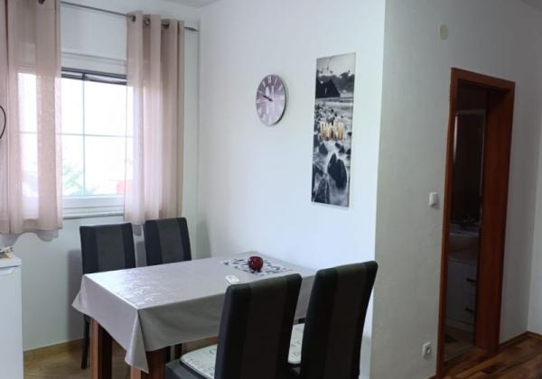 Chorvátsko - Apartmán len 150m od mora za top cenu