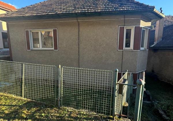 Na predaj dom - pozemok za výhodnú cenu v blízkosti Banskej Bystrice