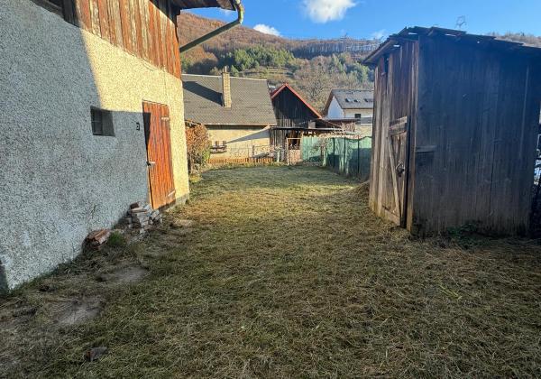 Na predaj dom - pozemok za výhodnú cenu v blízkosti Banskej Bystrice