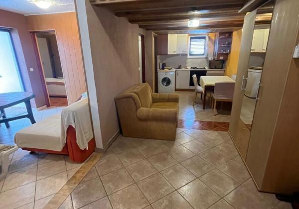 Chorvátsko- Na predaj dom 2x apartmán len 250m od mora