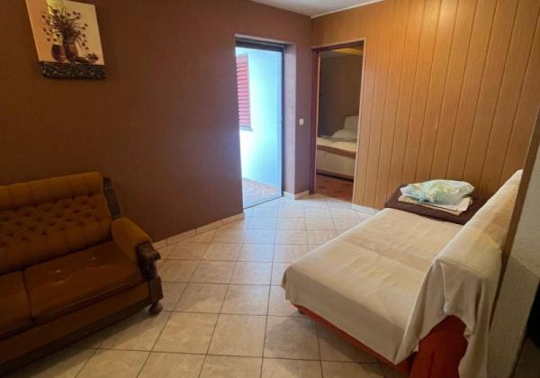 Chorvátsko- Na predaj dom 2x apartmán len 250m od mora