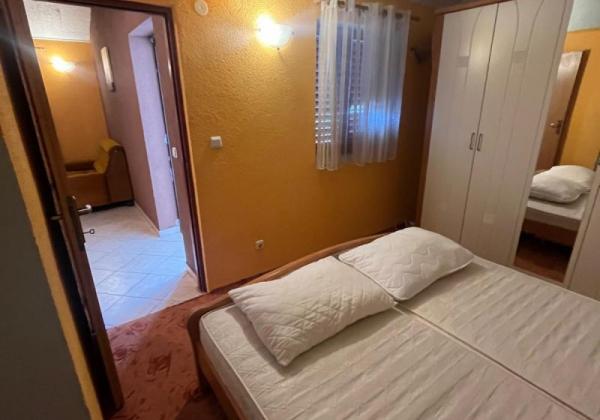 Chorvátsko- Na predaj dom 2x apartmán len 250m od mora