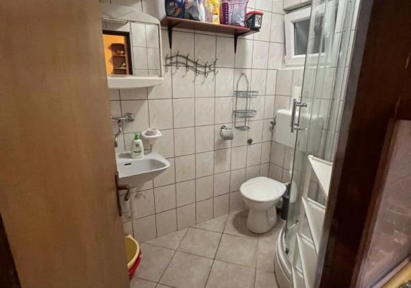 Chorvátsko- Na predaj dom 2x apartmán len 250m od mora