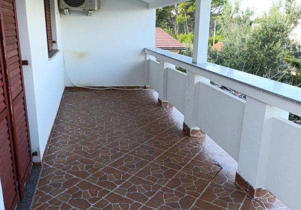 Chorvátsko- Na predaj dom 2x apartmán len 250m od mora