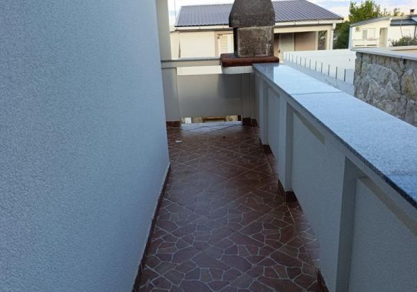 Chorvátsko- Na predaj dom 2x apartmán len 250m od mora