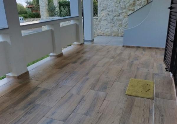 Chorvátsko- Na predaj dom 2x apartmán len 250m od mora