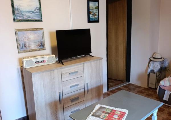 Chorvátsko- Na predaj dom 2x apartmán len 250m od mora