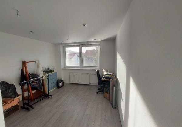 Prenájom priestranného 3-izbového bytu - kompletná rekonštrukcia, zariadený