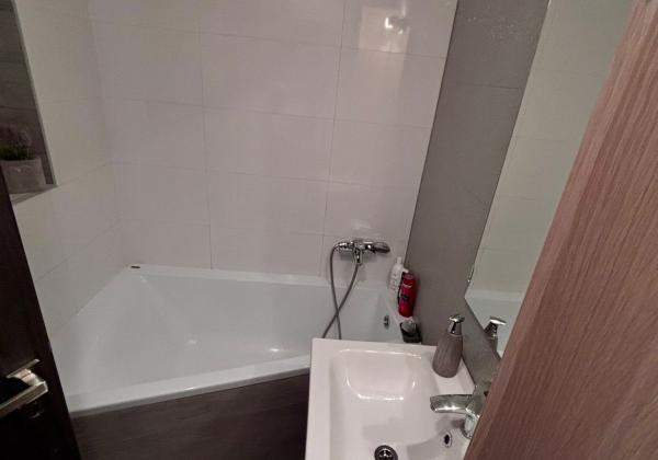 Prenájom priestranného 3-izbového bytu - kompletná rekonštrukcia, zariadený