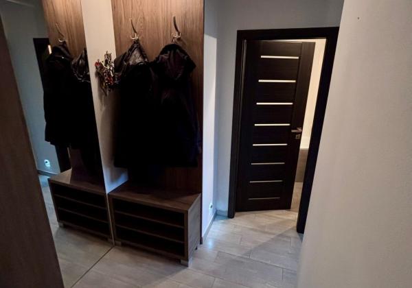 Prenájom priestranného 3-izbového bytu - kompletná rekonštrukcia, zariadený