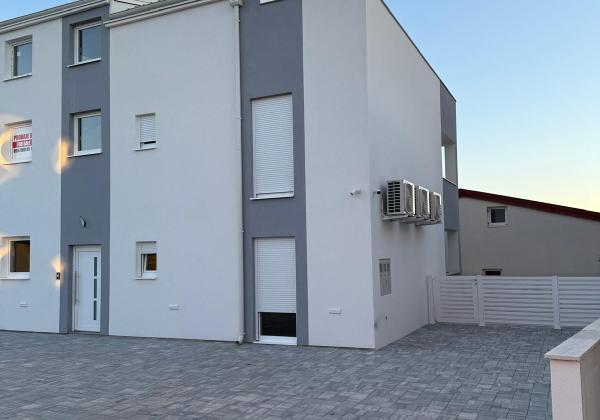 Chorvátsko , ostrov Vir - Na predaj podkrovný apartmán s výhľadom na more