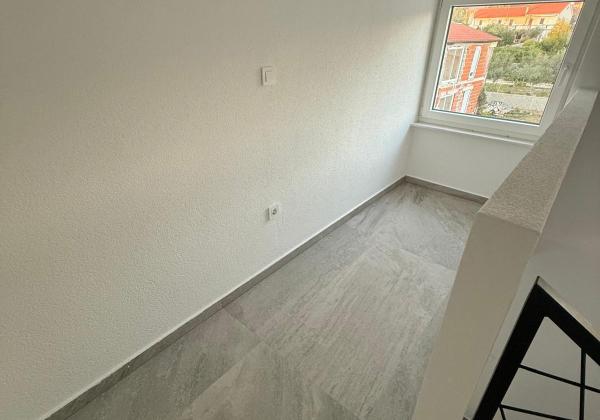 Chorvátsko , ostrov Vir - Na predaj podkrovný apartmán s výhľadom na more