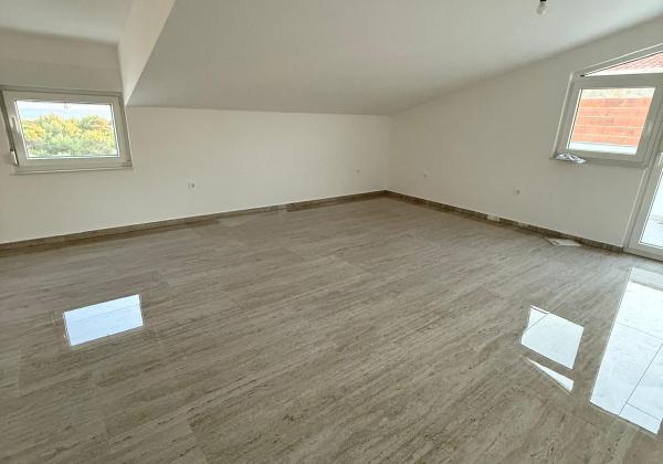 Chorvátsko , ostrov Vir - Na predaj podkrovný apartmán s výhľadom na more