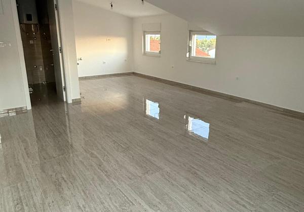 Chorvátsko , ostrov Vir - Na predaj podkrovný apartmán s výhľadom na more