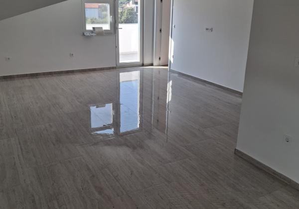 Chorvátsko , ostrov Vir - Na predaj podkrovný apartmán s výhľadom na more