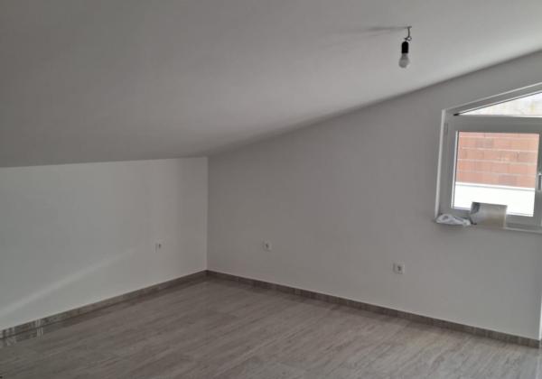 Chorvátsko , ostrov Vir - Na predaj podkrovný apartmán s výhľadom na more