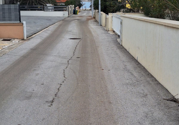 Chorvátsko , ostrov Vir - Prezida : Na predaj zariadený apartmán s terasou - 100m od mora!