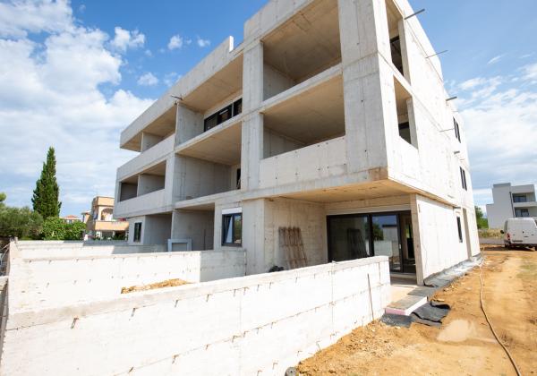 Chorvátsko : Privlaka - Na predaj apartmán s vlastnou záhradou v novostavbe, 150m od mora!