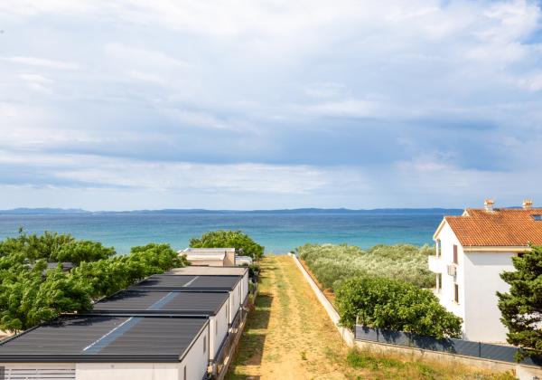 Chorvátsko : Privlaka - Na predaj apartmán s vlastnou záhradou v novostavbe, 150m od mora!