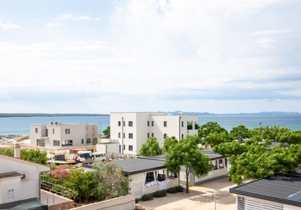 Chorvátsko : Privlaka - Na predaj apartmán s vlastnou záhradou v novostavbe, 150m od mora!