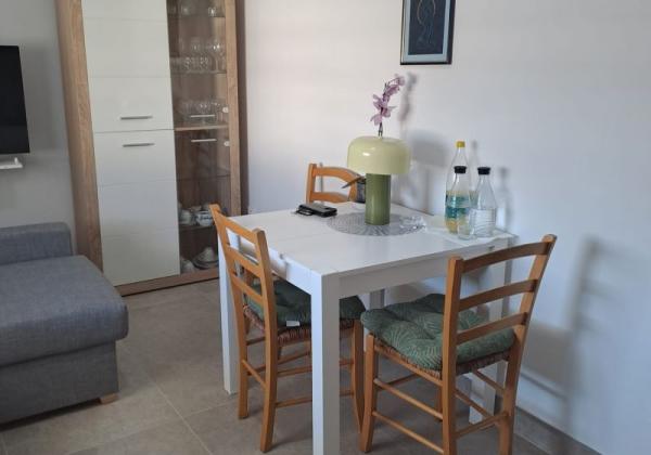 Chorvátsko - Domček v radovej zástavbe s pred záhradkou