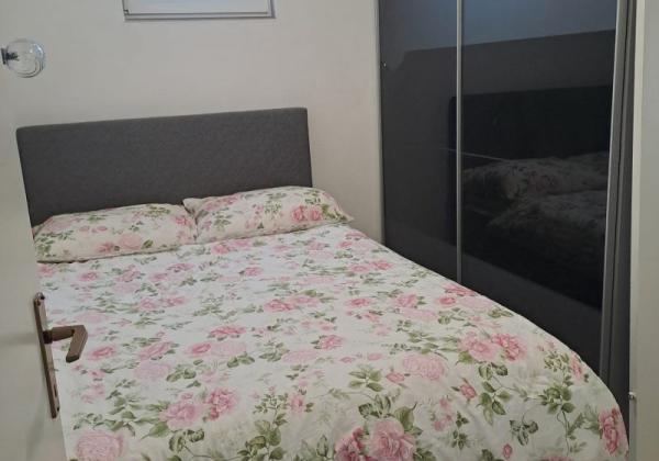 Chorvátsko - Domček v radovej zástavbe s pred záhradkou