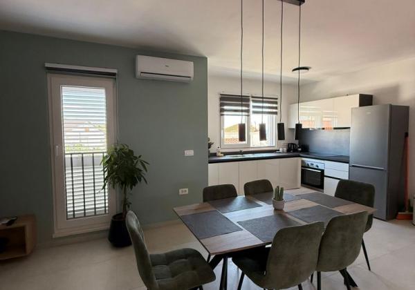 Chorvátsko - Zariadený apartmán s výhľadom na more len 250m od mora