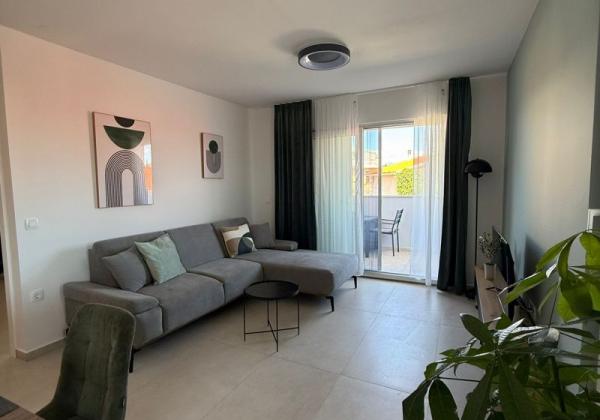 Chorvátsko - Zariadený apartmán s výhľadom na more len 250m od mora