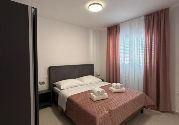 Chorvátsko - Zariadený apartmán s výhľadom na more len 250m od mora