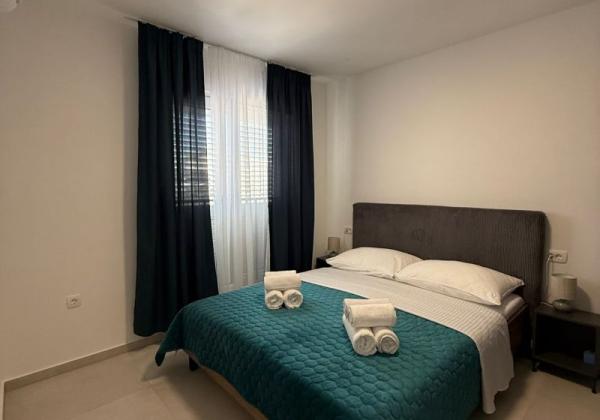 Chorvátsko - Zariadený apartmán s výhľadom na more len 250m od mora