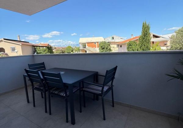 Chorvátsko - Zariadený apartmán s výhľadom na more len 250m od mora