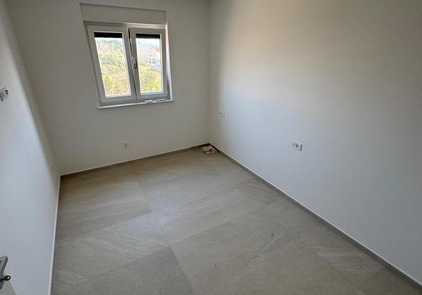 Chorvátsko -Novostavba apartmán 3x spálňa so strešnou terasou a výhľadom na more v Privlake