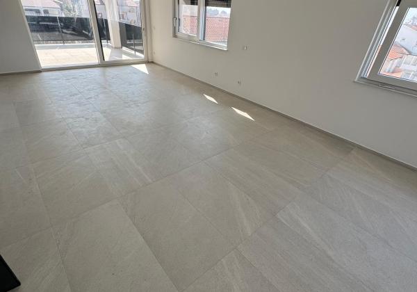 Chorvátsko -Novostavba apartmán 3x spálňa so strešnou terasou a výhľadom na more v Privlake