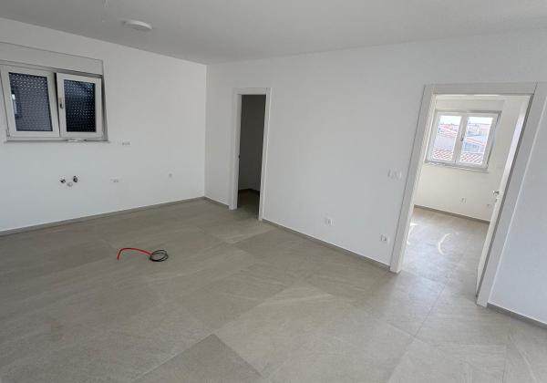 Chorvátsko -Novostavba apartmán 3x spálňa so strešnou terasou a výhľadom na more v Privlake