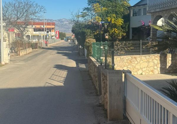 Chorvátsko - Vir - Na predaj samostatný dom s pekným pozemkom len 300m od mora!