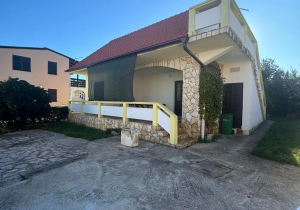 Chorvátsko - Vir - Na predaj samostatný dom s pekným pozemkom len 300m od mora!