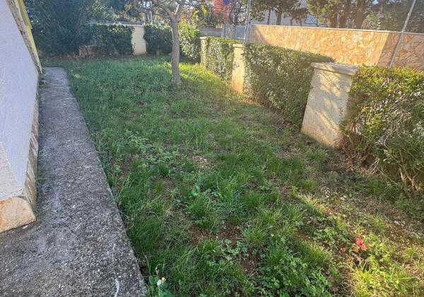 Chorvátsko - Vir - Na predaj samostatný dom s pekným pozemkom len 300m od mora!