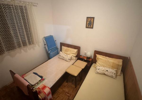 Chorvátsko - Vir - Na predaj samostatný dom s pekným pozemkom len 300m od mora!